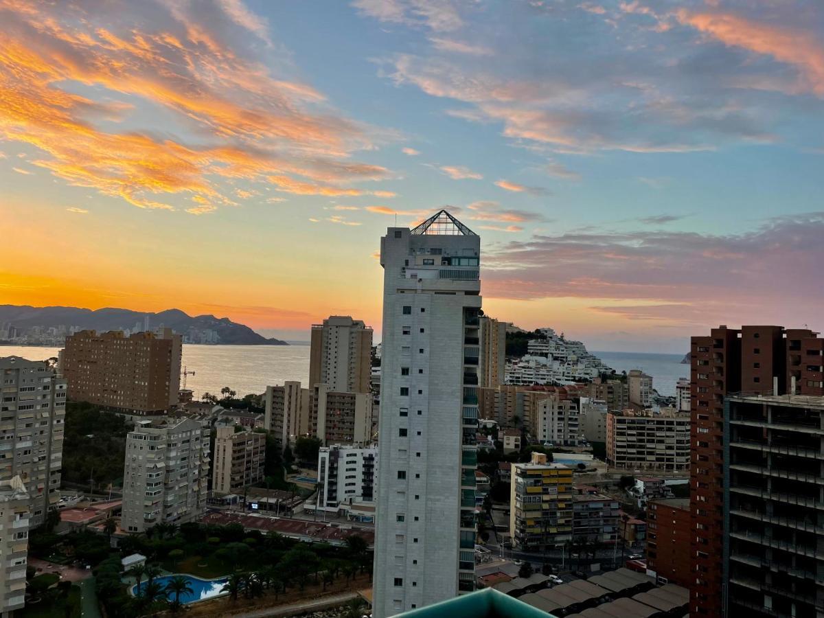 Traveler'S Beach Apartment With Sea View, Free Coffee & Parking เบนิดอร์ม ภายนอก รูปภาพ