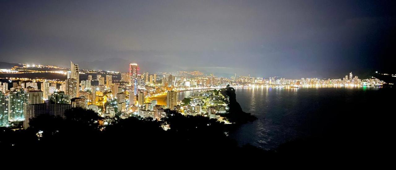 Traveler'S Beach Apartment With Sea View, Free Coffee & Parking เบนิดอร์ม ภายนอก รูปภาพ