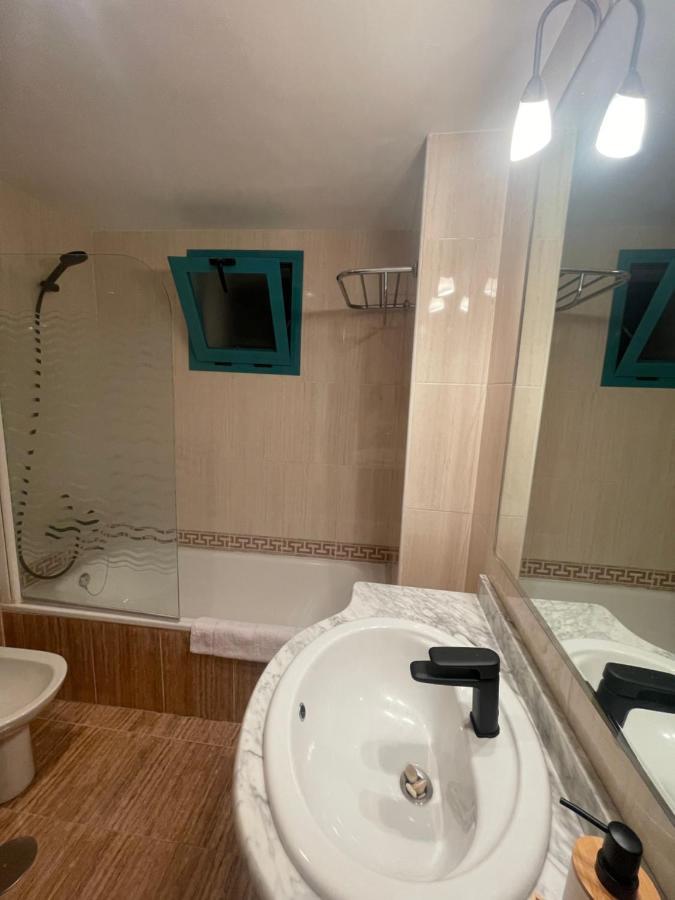 Traveler'S Beach Apartment With Sea View, Free Coffee & Parking เบนิดอร์ม ภายนอก รูปภาพ